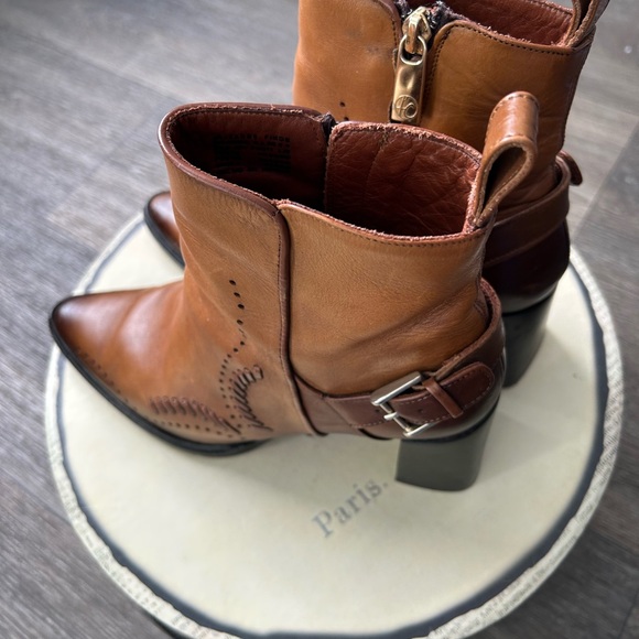 Franco Cuadra Booties used only twice. Beautiful elegant handmade leather. - Picture 3 of 5